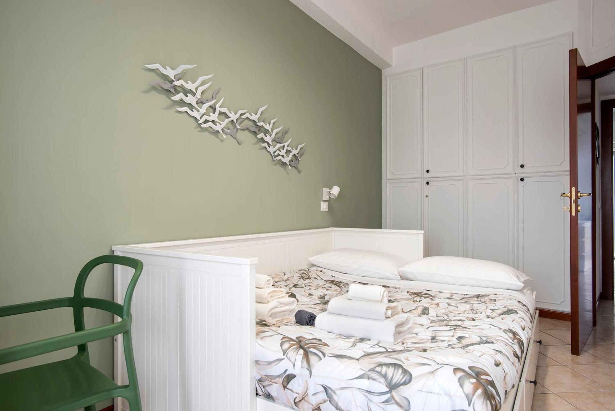 Stylish & Cozy - 5 Star Location- Balcony - View Casa vacanze *